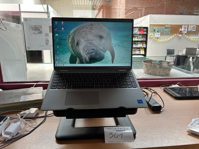 Dell laptop - afbeelding 1 van  5