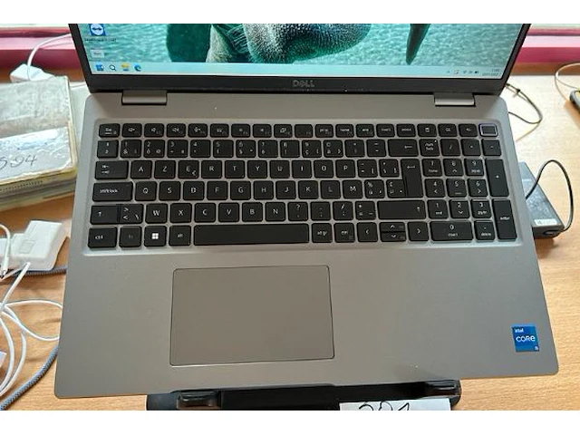 Dell laptop - afbeelding 2 van  5