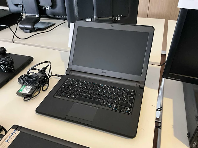 Dell latitude 3340 laptop - afbeelding 1 van  6