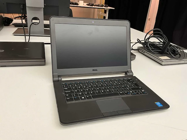 Dell latitude 3340 laptop - afbeelding 2 van  7
