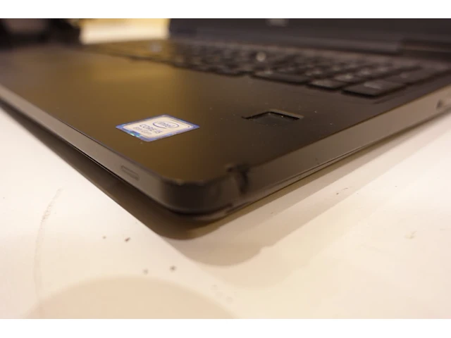 Dell latitude 5590 laptop - afbeelding 4 van  8