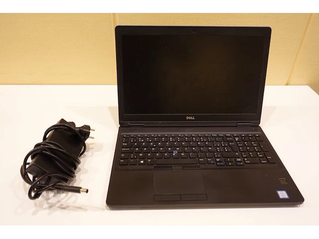 Dell latitude 5590 laptop - afbeelding 2 van  6