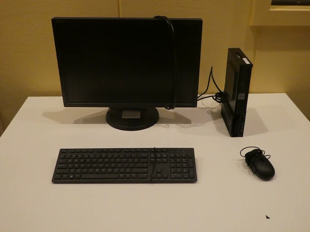 Dell optiplex 7070 mff + nec 22" monitor + muis/toetsenbord + vesa cage - afbeelding 1 van  5
