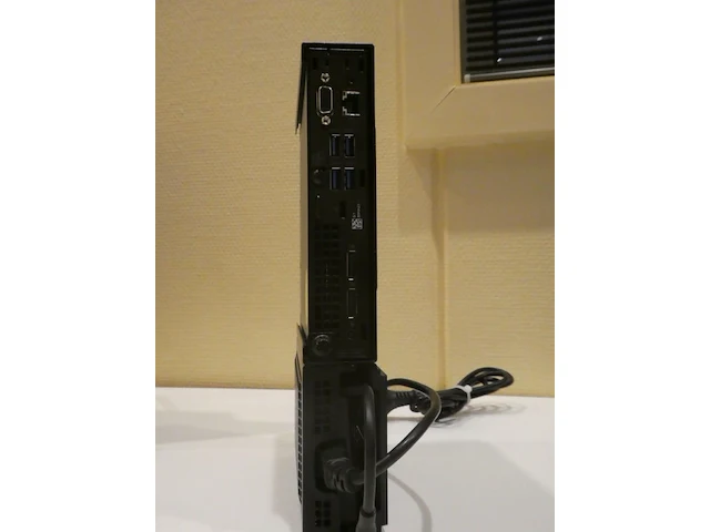 Dell optiplex 7070 mff + nec 22" monitor + muis/toetsenbord + vesa cage - afbeelding 3 van  5