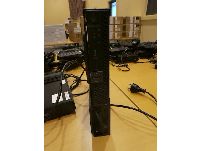 Dell optiplex 7070 mff + vesa cage - afbeelding 1 van  4