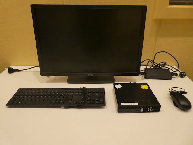 Dell optiplex 7080 mff + dell 24" monitor + muis/toetsenbord - afbeelding 1 van  4