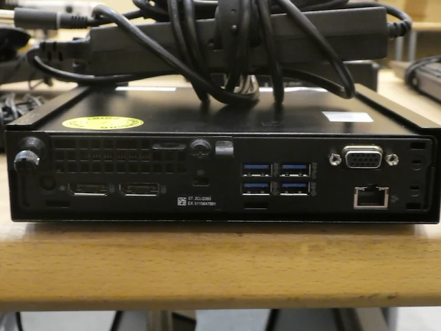Dell optiplex 7080 mff + dell 24" monitor + muis/toetsenbord - afbeelding 4 van  4