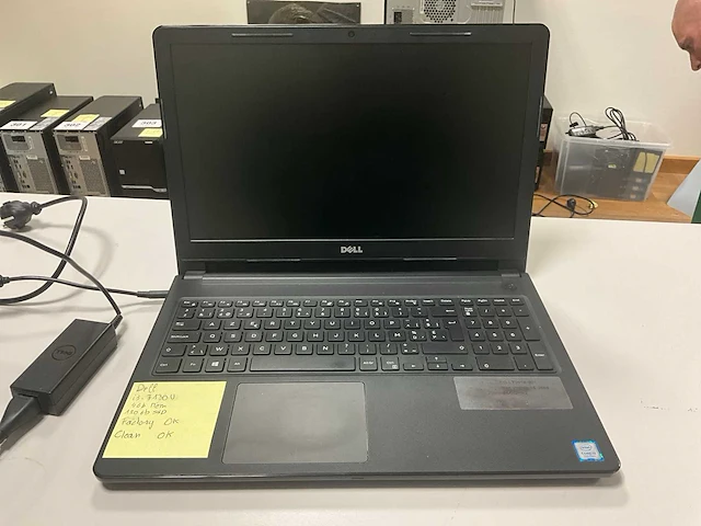 Dell vostro15 laptop - afbeelding 1 van  3