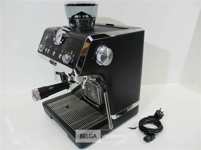 Delonghi ec9355bm specialista klassieke espresso - afbeelding 3 van  4