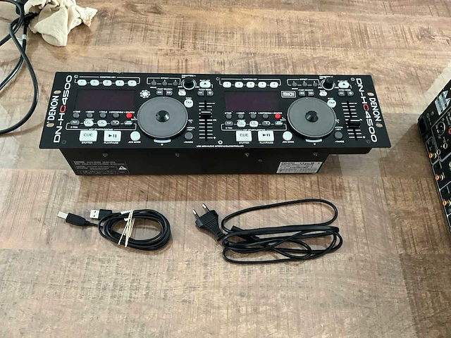 Denon dn-hc4500 dj controller - afbeelding 1 van  7