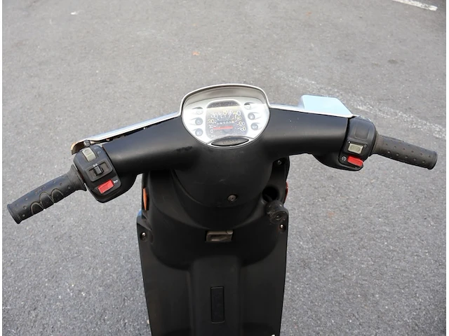 Derbi paddock - afbeelding 9 van  12