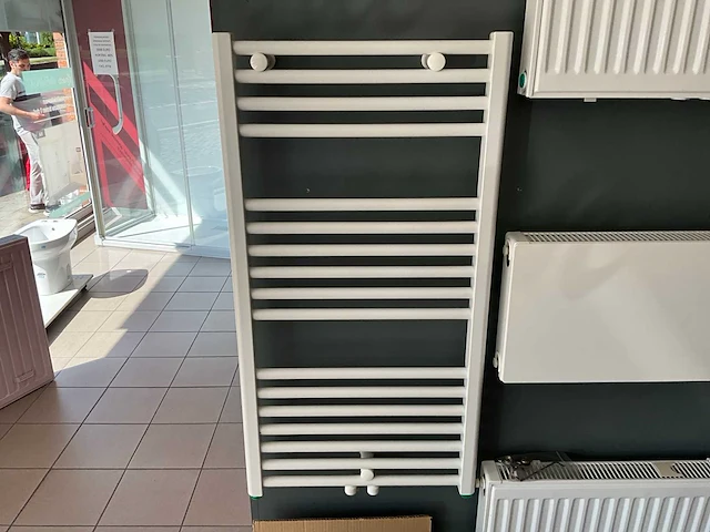 Desco handdoekradiator - afbeelding 1 van  3
