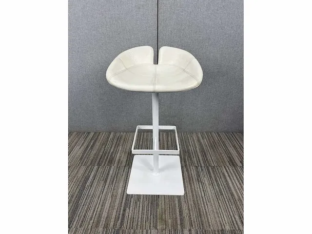 Design barkruk moroso fjord - afbeelding 1 van  6