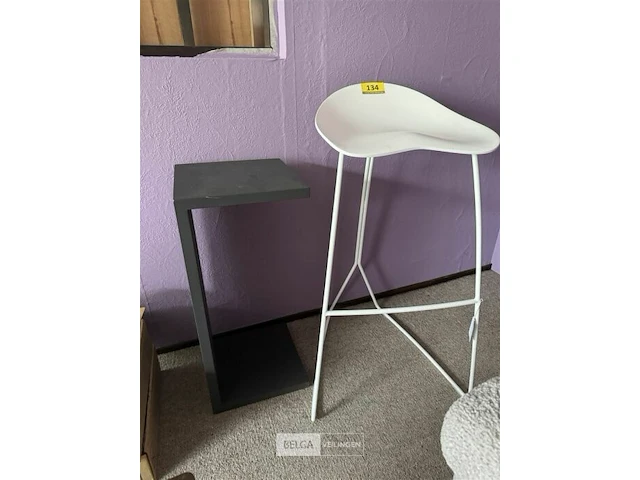 Design buffetstoel + houten staander - afbeelding 1 van  4