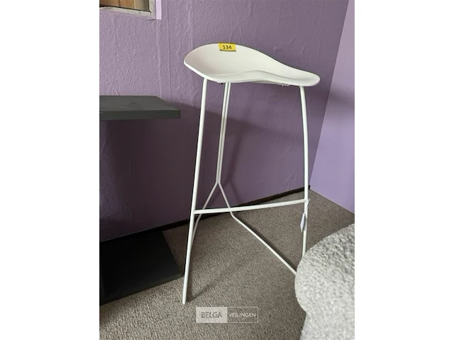 Design buffetstoel + houten staander - afbeelding 2 van  4