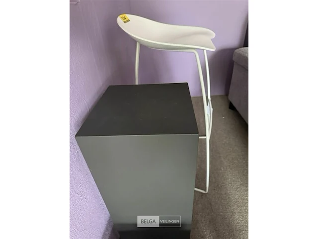 Design buffetstoel + houten staander - afbeelding 4 van  4