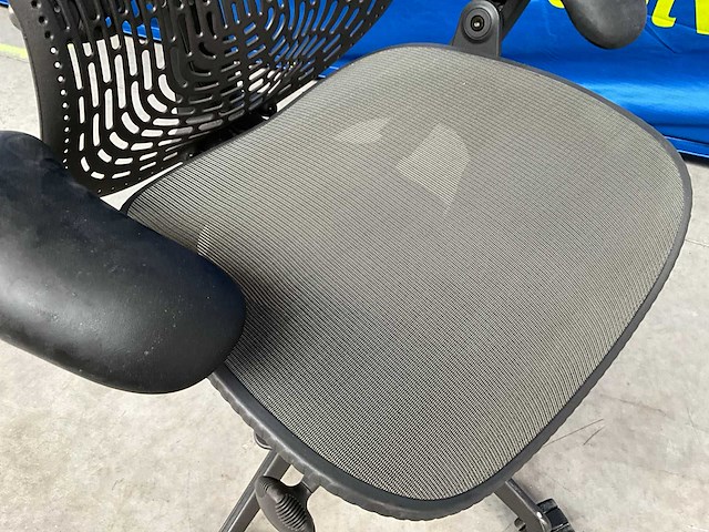 Design bureastoel herman miller mirra 1 (2x) - afbeelding 10 van  12
