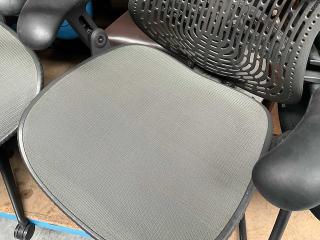 Design bureastoel herman miller mirra 1 (2x) - afbeelding 12 van  12