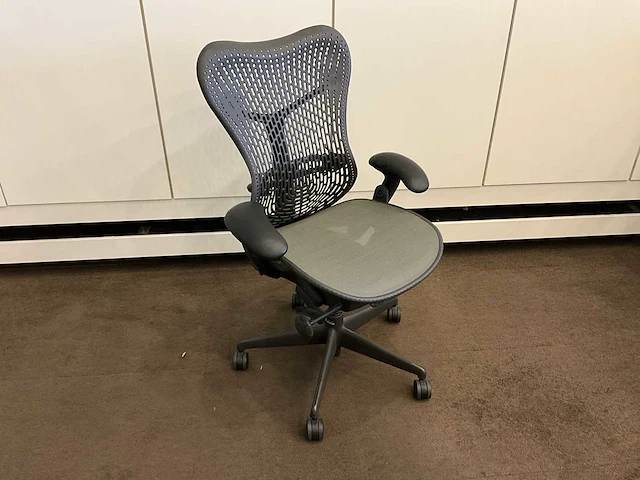 Design bureaustoel herman miller mirra 1 - afbeelding 1 van  7