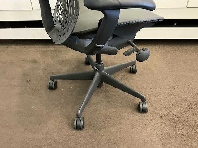 Design bureaustoel herman miller mirra 1 - afbeelding 4 van  7