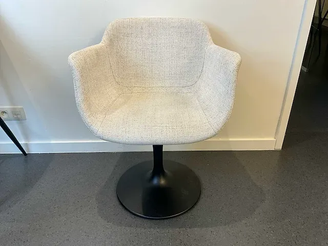 Design draaistoel fausto - afbeelding 1 van  7