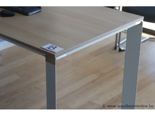 Design hoekbureau, vv houten schrijfblad en ladenblok - afbeelding 2 van  3