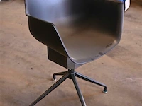 Design kuipstoel - afbeelding 1 van  4