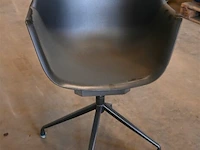 Design kuipstoel - afbeelding 2 van  4
