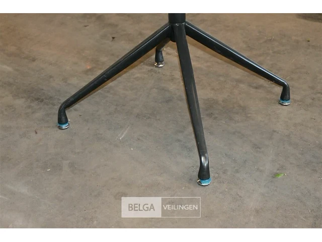 Design kuipstoel - afbeelding 4 van  4