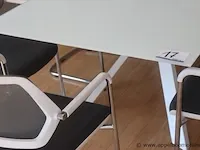 Design rechthoekige conferentietafel vv glazen bovenblad, compl met 8 design armstoelen - afbeelding 2 van  3