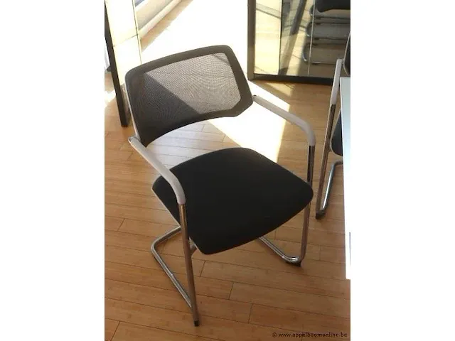 Design rechthoekige conferentietafel vv glazen bovenblad, compl met 8 design armstoelen - afbeelding 3 van  3