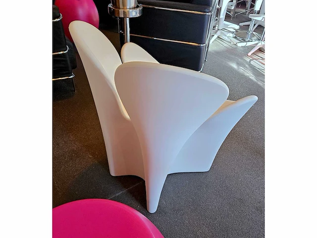 Design-stoel 'clover' - afbeelding 3 van  6