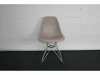 Design stoel vitra eames dsr