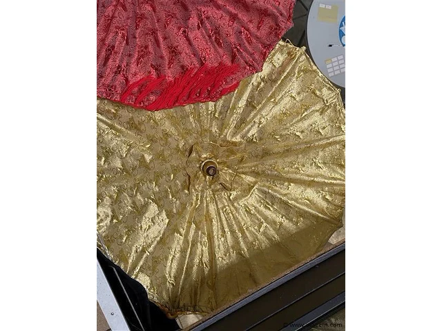 Design zonnescherm - rode kleur - afbeelding 5 van  6