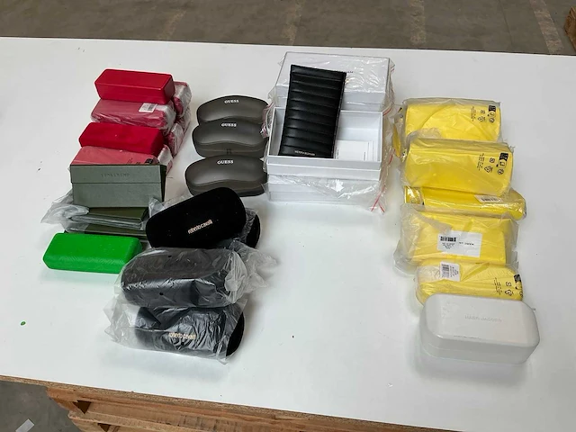 Designer brillendozen & -hoesjes (40x) - afbeelding 1 van  11