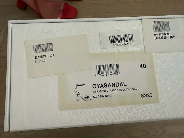 Designer schoenen amina muaddi - afbeelding 2 van  7