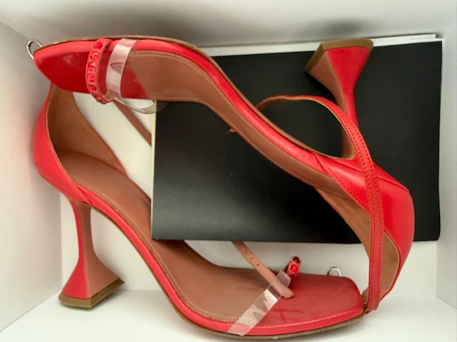 Designer schoenen amina muaddi - afbeelding 3 van  7