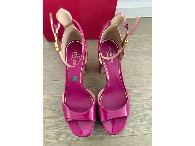 Designer schoenen valentino garavani - afbeelding 1 van  6
