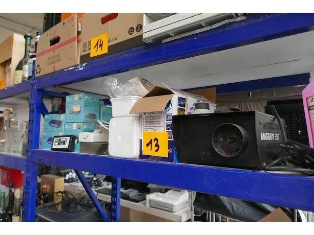 Desktop switch ( nieuw ) + rookmachines + diverse items - afbeelding 1 van  4