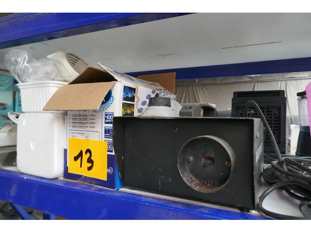 Desktop switch ( nieuw ) + rookmachines + diverse items - afbeelding 3 van  4