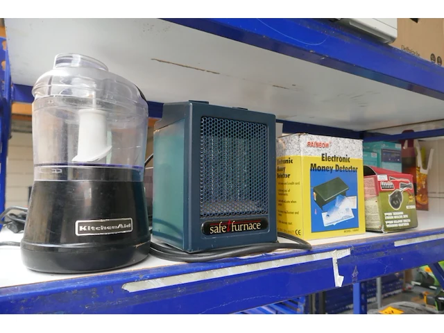 Desktop switch ( nieuw ) + rookmachines + diverse items - afbeelding 4 van  4