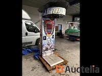 Deuk van fist fairground merk en model onbekend - afbeelding 3 van  8