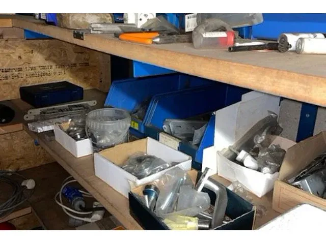 Deurbeslag, vastzetgerief, materiaal - afbeelding 3 van  5