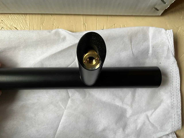 Deurgreep rvs zwart gecoat 500mm met schuine voeten - afbeelding 5 van  8