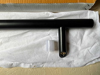 Deurgreep rvs zwart gecoat 500mm met schuine voeten - afbeelding 3 van  8