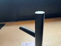 Deurgreep rvs zwart gecoat 500mm met schuine voeten - afbeelding 7 van  8