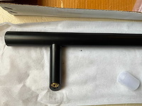 Deurgreep rvs zwart gecoat 700mm met schuine voeten - afbeelding 2 van  8