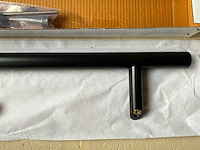 Deurgreep rvs zwart gecoat 700mm met schuine voeten - afbeelding 3 van  8