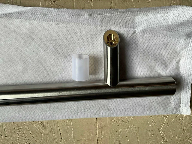 Deurgreep t-model 500mm in roestvrijstaal met schuine voeten - afbeelding 9 van  11