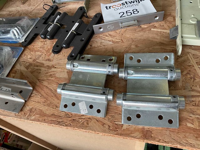 Deursloten en scharnieren - afbeelding 2 van  12